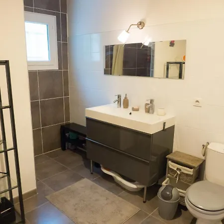 Feriehus Peaceful Holiday Home In Lezignan-Corbieres With Pool *