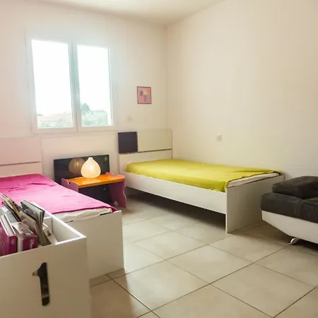 Peaceful Holiday Home In Lezignan-Corbieres With Pool *
