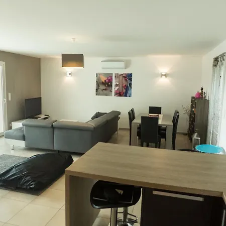 Peaceful Holiday Home In Lezignan-Corbieres With Pool Feriehus Lézignan-Corbières