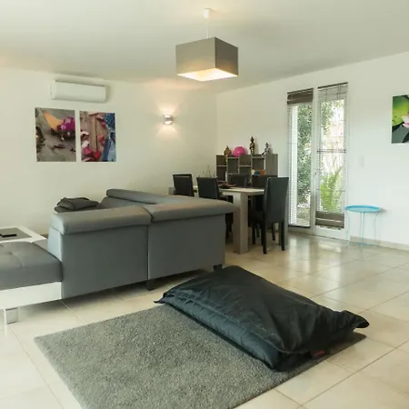 Feriehus Peaceful Holiday Home In Lezignan-Corbieres With Pool Lézignan-Corbières